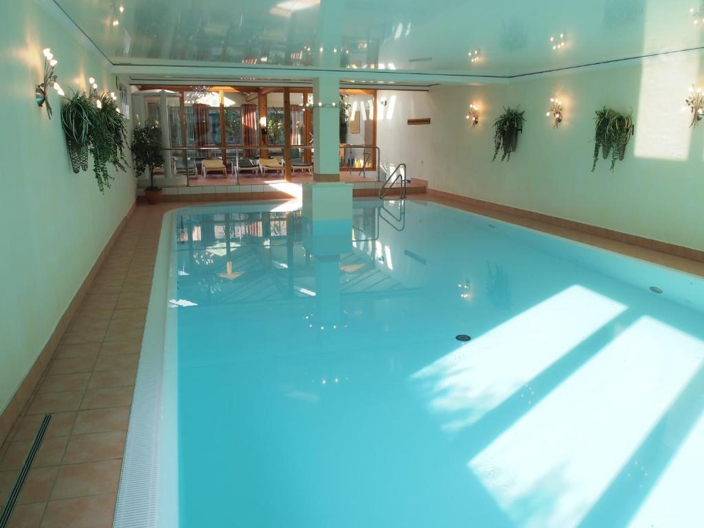 Parkhotel Zum Stern Oberaula Экстерьер фото