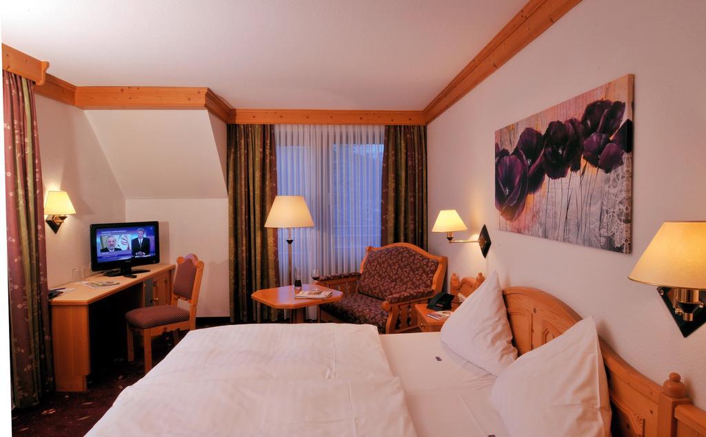 Parkhotel Zum Stern Oberaula Экстерьер фото